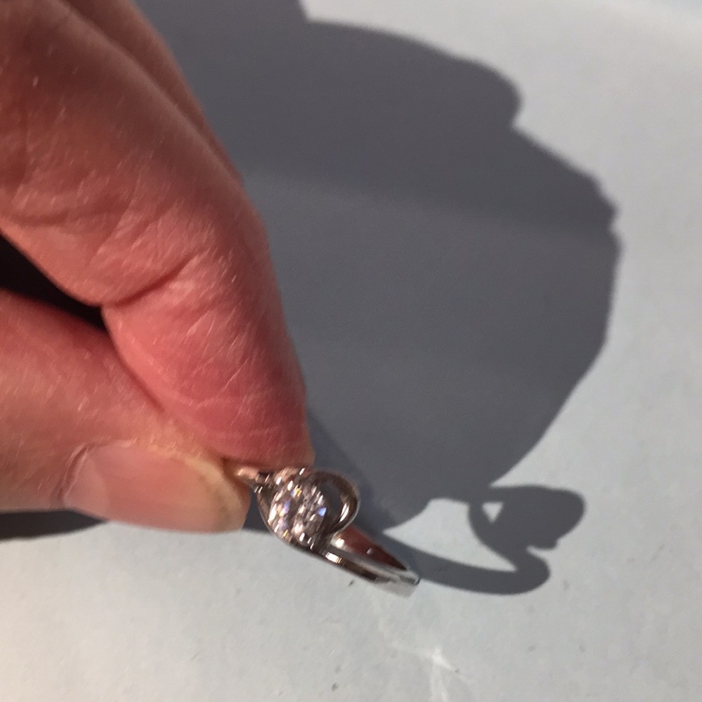 Gorgeous ring faux diamond size 6 1/2